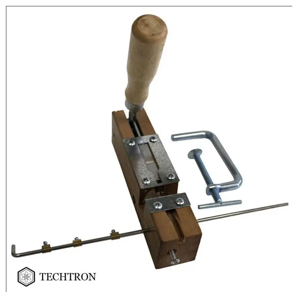 Дырокол в комплекте с другими инструментами
