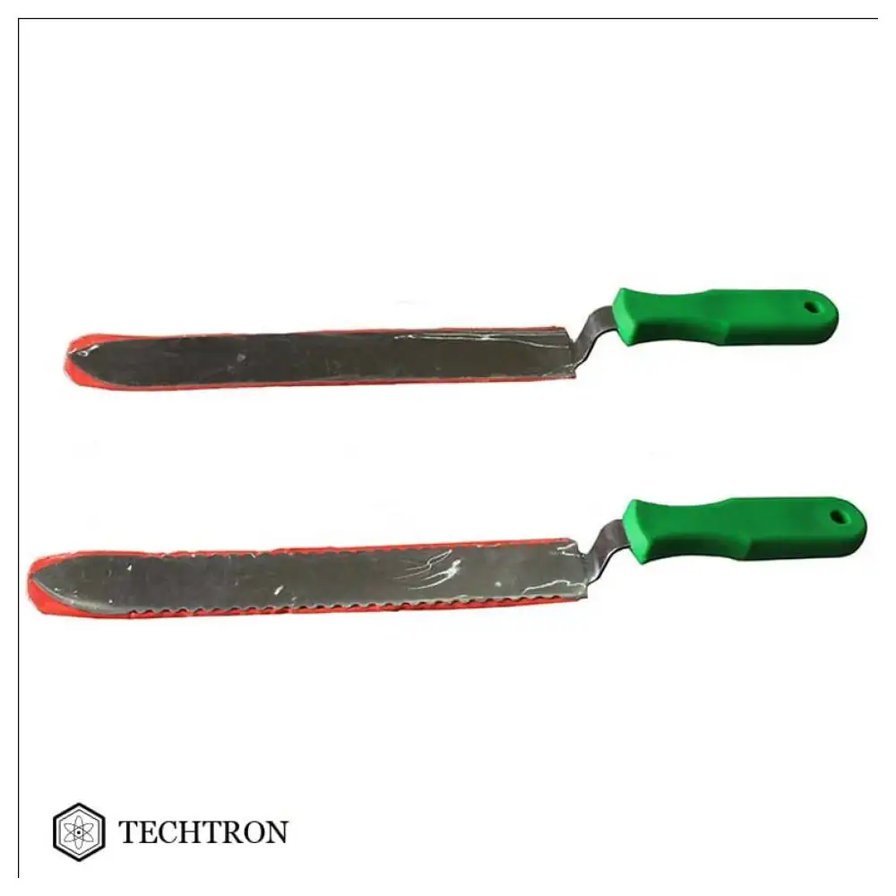 Нож пчеловодный в работе